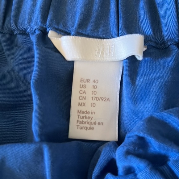 H&M Top - Picture 2 of 4